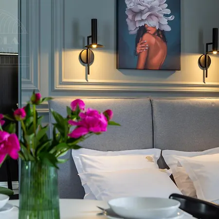 Apartment Feminine Fragola *