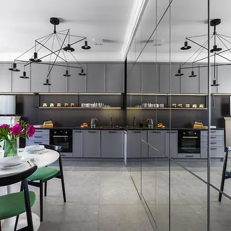 Feminine Fragola Apartment *